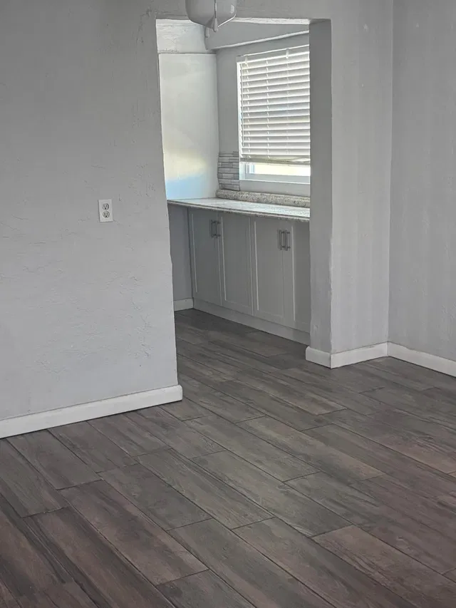 Unit 15 photo 17