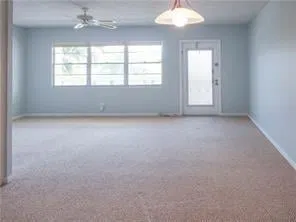 Unit 2055 photo 6