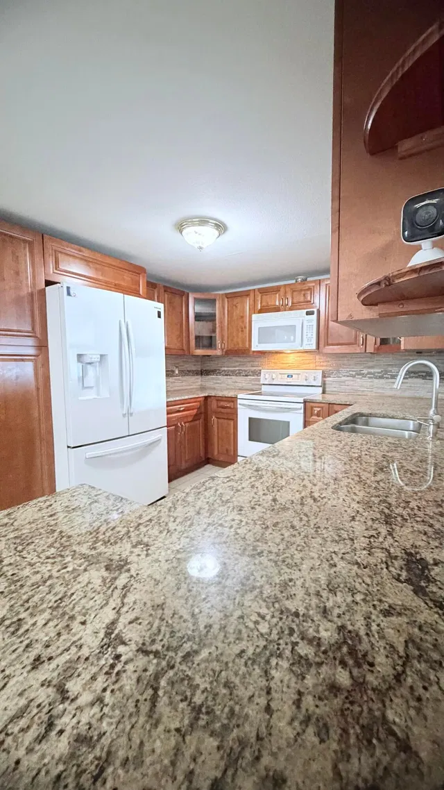 Residence photo 3