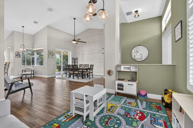Residence photo 22