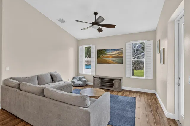Residence photo 23