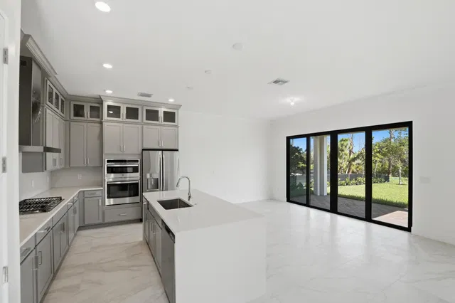 Residence photo 10