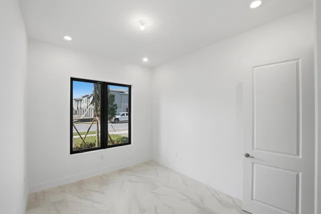 Residence photo 18