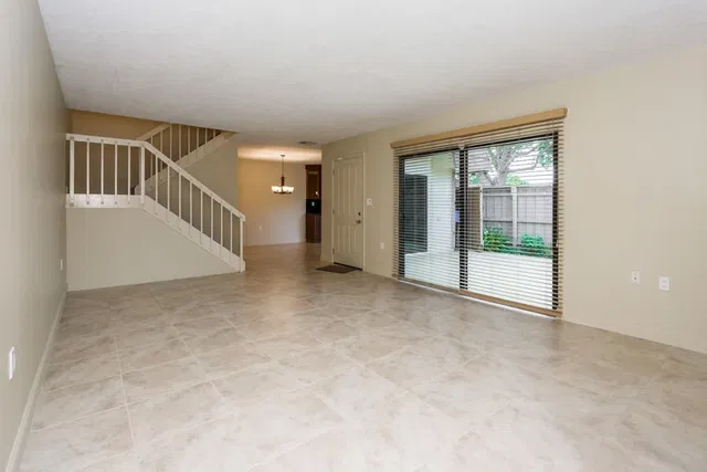 Residence photo 3