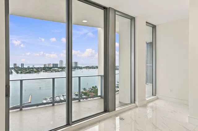 Nautilus 220 Unit 2306 photo 2