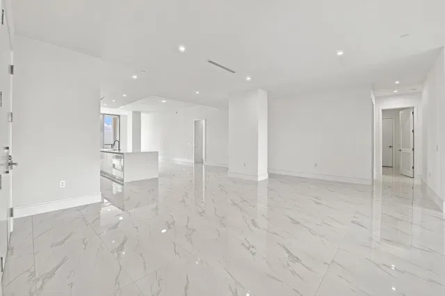 Nautilus 220 Unit 2306 photo 6