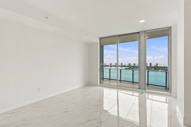 Nautilus 220 Unit 2306 photo 8