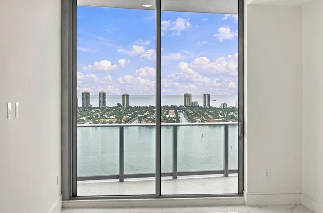 Nautilus 220 Unit 2306 photo 9