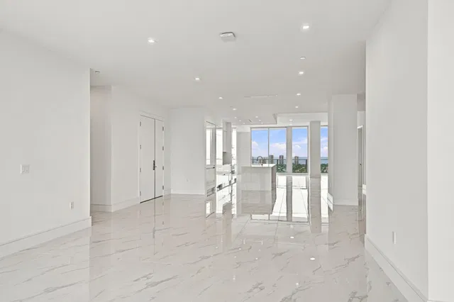 Nautilus 220 Unit 2306 photo 10