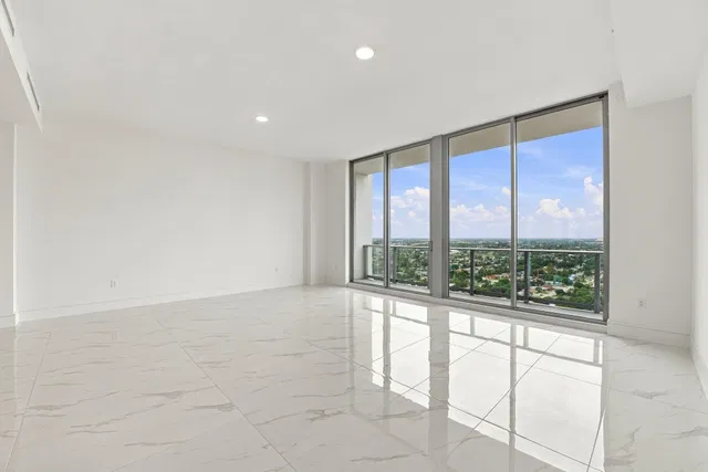 Nautilus 220 Unit 2306 photo 11