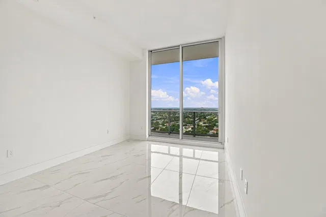 Nautilus 220 Unit 2306 photo 13