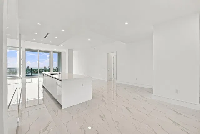 Nautilus 220 Unit 2306 photo 15