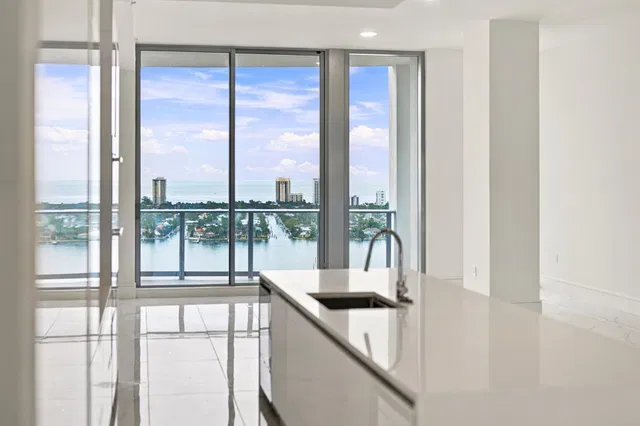 Nautilus 220 Unit 2306 photo 16