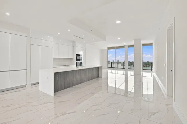 Nautilus 220 Unit 2306 photo 17