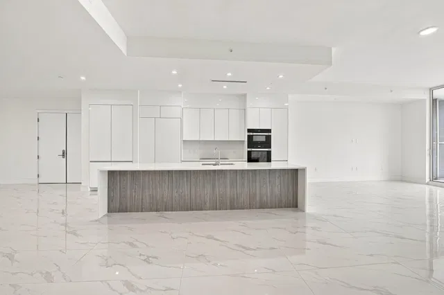 Nautilus 220 Unit 2306 photo 18