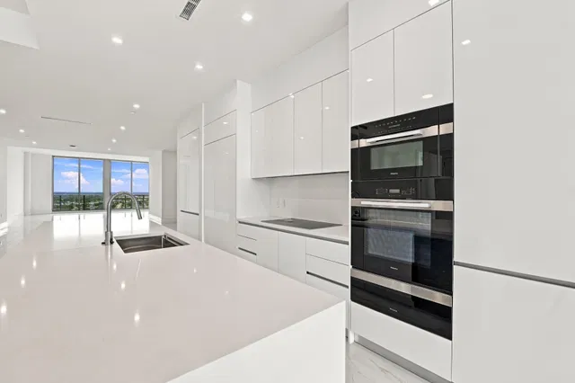 Nautilus 220 Unit 2306 photo 20
