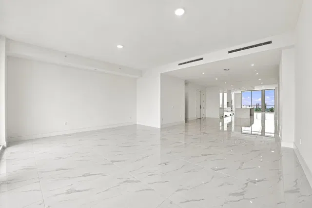 Nautilus 220 Unit 2306 photo 21
