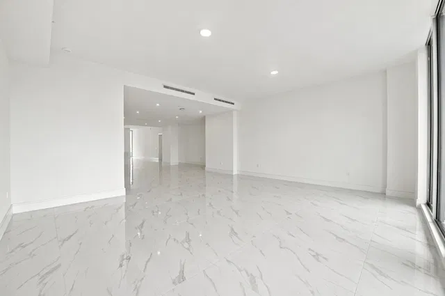 Nautilus 220 Unit 2306 photo 22