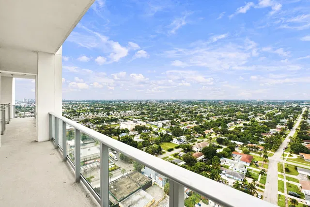 Nautilus 220 Unit 2306 photo 24