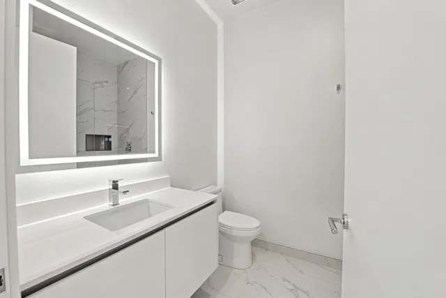 Nautilus 220 Unit 2306 photo 28