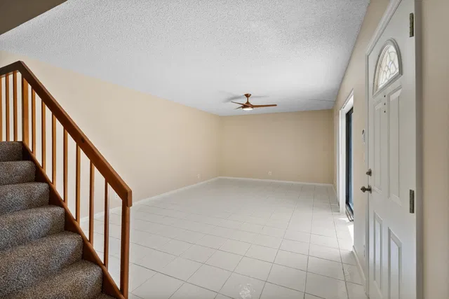 Unit 821 photo 7