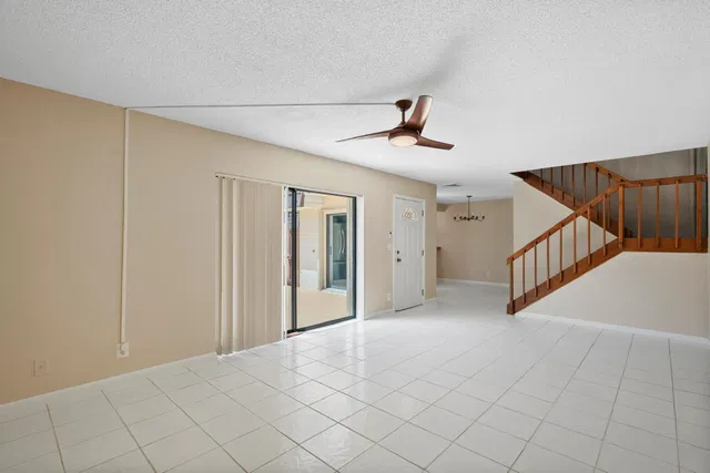 Unit 821 photo 8