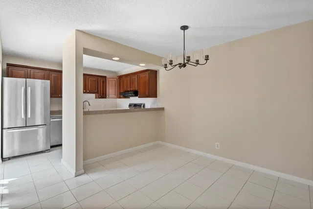 Unit 821 photo 9