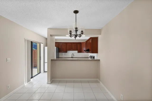 Unit 821 photo 10