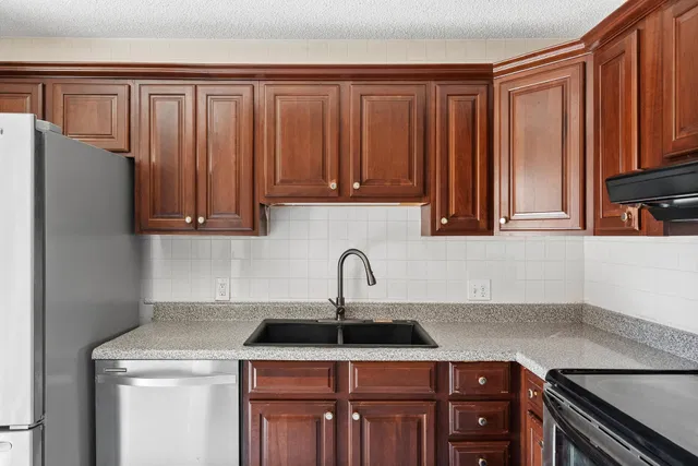 Unit 821 photo 11