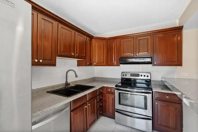 Unit 821 photo 12