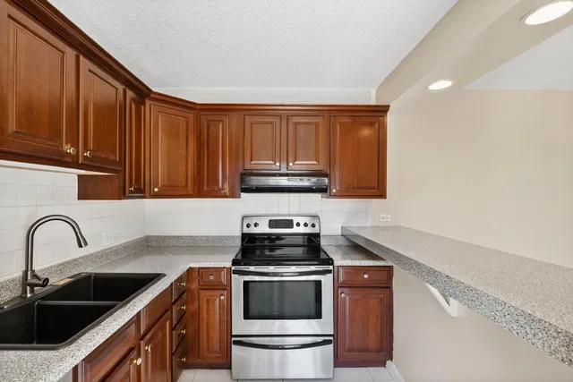 Unit 821 photo 14