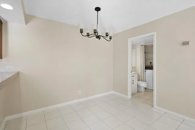 Unit 821 photo 15