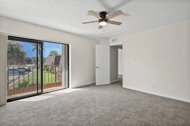 Unit 821 photo 21