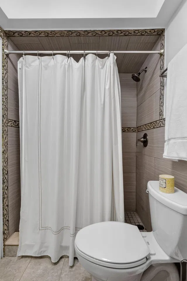 Unit 308 photo 18