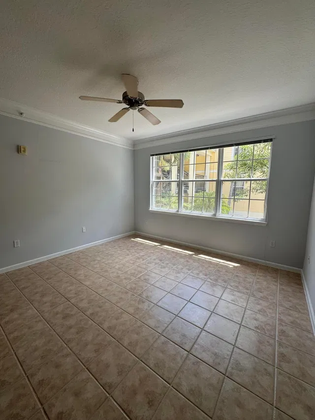 Unit 213 photo 8