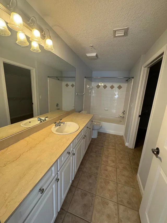 Unit 213 photo 11