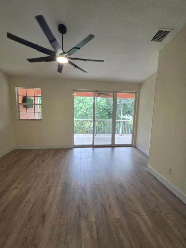 Residence photo 16