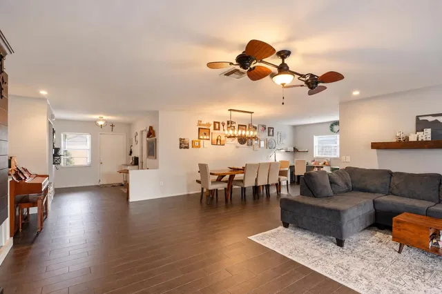 Residence photo 6
