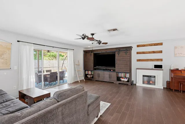 Residence photo 9