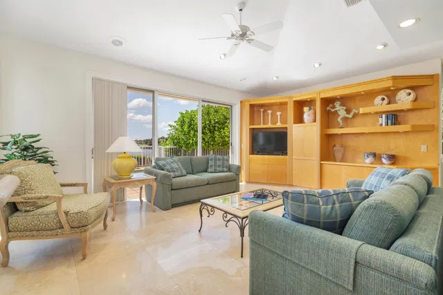 Residence photo 16