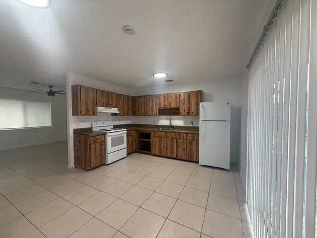  Residence photo 7