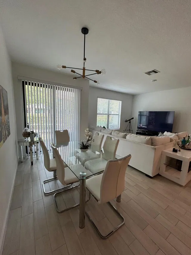 Residence photo 2