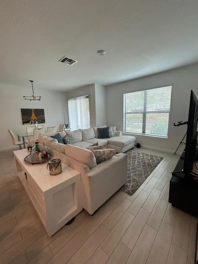 Residence photo 3