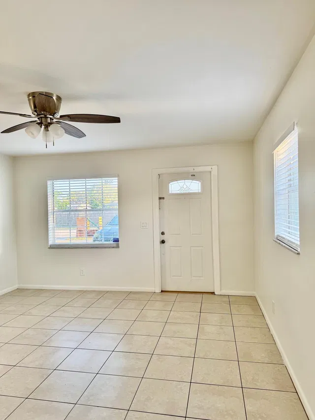 Residence photo 3