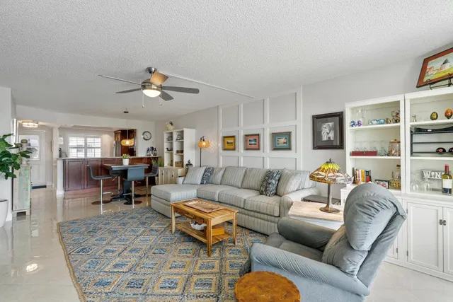 Unit 457 photo 7