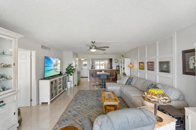Unit 457 photo 16