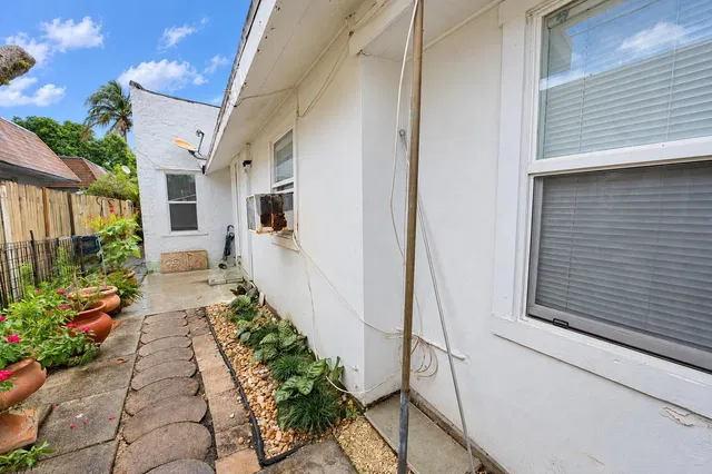 Residence photo 3