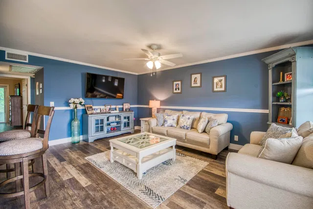 Unit 231 photo 9