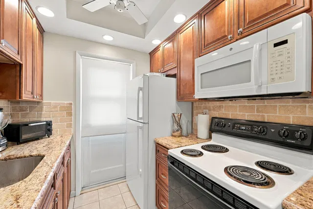 Unit 112 photo 6