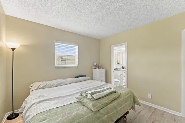 Unit 112 photo 8